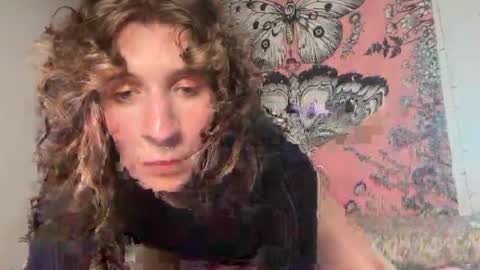 Snapshot of alyssa_luxx chatting on 04/29/26, 10:27 Alyssa online show from 04/29/26, 10:27
