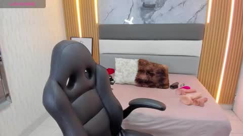 Snapshot of alyssa_park chatting on 10/30/25, 07:14 ALYSSA online show from 10/30/25, 07:14