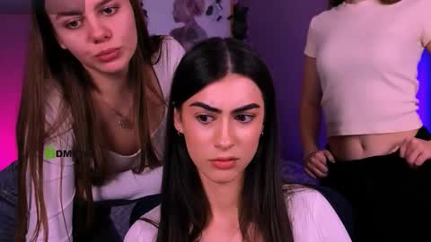 Snapshot of alyssamoan chatting on 11/27/25, 02:19 alyssamoan online show from 11/27/25, 02:19