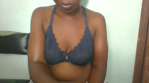 Snapshot of am_creme_delight chatting on 06/05/26, 12:22 am_creme_delight online show from 06/05/26, 12:22