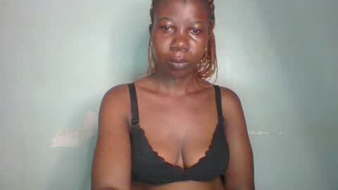 Snapshot of am_creme_delight chatting on 06/17/26, 12:57 am_creme_delight online show from 06/17/26, 12:57