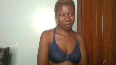 Snapshot of am_creme_delight chatting on 06/21/26, 12:35 am_creme_delight online show from 06/21/26, 12:35