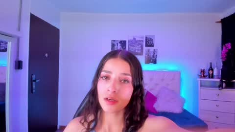 Snapshot of amaia_daniells chatting on 12/29/24, 01:13 B I A N C A online show from 12/29/24, 01:13