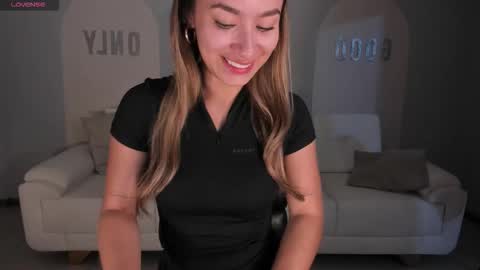 Amaia Haywood online show from 10/31/25, 07:59