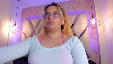 Amalia Im Back See you soon this January 7 at 10 pm Colombia time online show from 01/14/25, 08:20