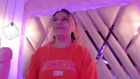 Amalia Im Back See you soon this January 7 at 10 pm Colombia time online show from 02/28/25, 06:10