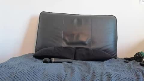 Amalia    online show from 10/29/25, 08:16