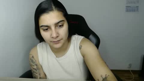 Snapshot of amanda5star chatting on 01/15/26, 06:44 The queen of the biceps online show from 01/15/26, 06:44