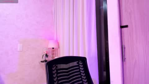 Snapshot of amanda_26 chatting on 02/12/25, 12:05 Luisa online show from 02/12/25, 12:05