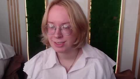 Snapshot of amanda_butlerr chatting on 06/18/26, 12:09 Hi im Amanda online show from 06/18/26, 12:09