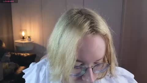 Snapshot of amanda_butlerr chatting on 06/28/26, 03:29 Hi im Amanda online show from 06/28/26, 03:29