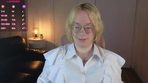 Snapshot of amanda_butlerr chatting on 06/29/26, 07:25 Hi im Amanda online show from 06/29/26, 07:25