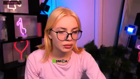 Snapshot of amanda_miki chatting on 12/17/25, 12:33 Ami online show from 12/17/25, 12:33