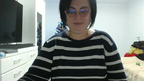 Snapshot of amanda_muller5 chatting on 12/14/25, 10:03 Anda .. online show from 12/14/25, 10:03