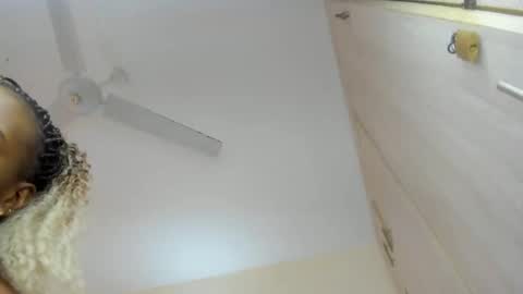 Snapshot of amanda_tint chatting on 10/22/25, 07:52 Amanda tint online show from 10/22/25, 07:52