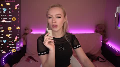 Snapshot of amandaafire chatting on 01/16/25, 01:04 Amanda online show from 01/16/25, 01:04