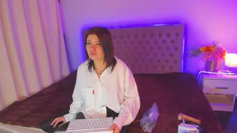 Snapshot of amandahoppe chatting on 04/15/26, 05:25 Amanda online show from 04/15/26, 05:25