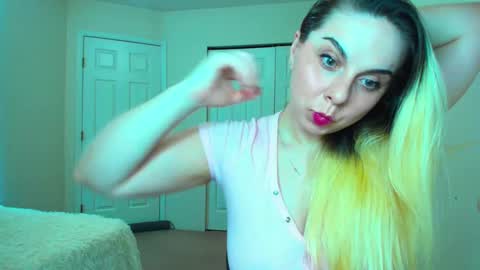 Snapshot of amandainbloom chatting on 02/24/25, 06:16 Amanda online show from 02/24/25, 06:16