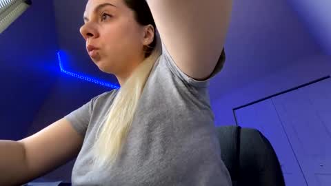 Snapshot of amandainbloom chatting on 02/26/25, 11:15 Amanda online show from 02/26/25, 11:15