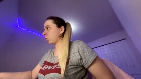 Snapshot of amandainbloom chatting on 02/27/25, 09:43 Amanda online show from 02/27/25, 09:43