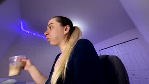 Snapshot of amandainbloom chatting on 03/02/25, 11:39 Amanda online show from 03/02/25, 11:39