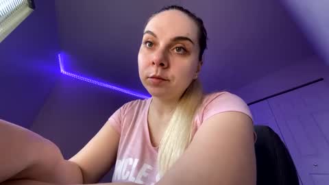 Snapshot of amandainbloom chatting on 03/03/25, 11:24 Amanda online show from 03/03/25, 11:24