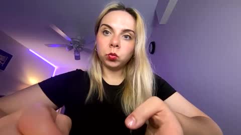 Snapshot of amandainbloom chatting on 09/15/25, 09:31 Amanda online show from 09/15/25, 09:31