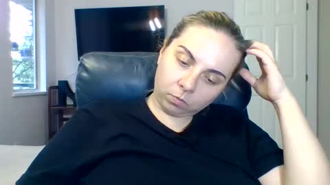 Snapshot of amandainbloom chatting on 09/30/25, 11:32 Amanda online show from 09/30/25, 11:32