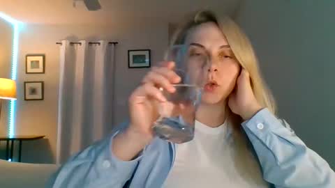 Snapshot of amandainbloom chatting on 11/14/25, 07:51 Amanda online show from 11/14/25, 07:51