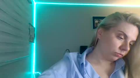 Snapshot of amandainbloom chatting on 11/26/25, 08:59 Amanda online show from 11/26/25, 08:59