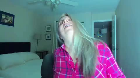 Snapshot of amandainbloom chatting on 02/18/26, 07:48 Amanda online show from 02/18/26, 07:48