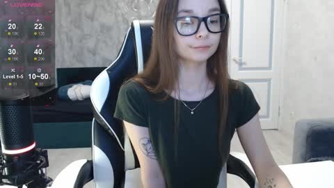 Mila online show from 02/06/25, 02:15