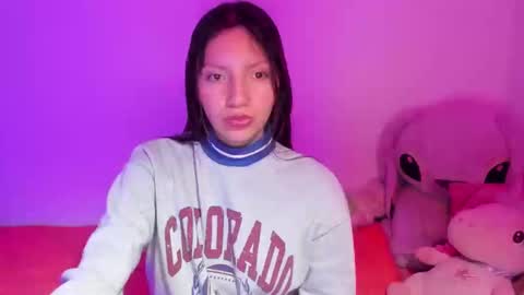 Snapshot of amara_22_ chatting on 02/21/25, 04:18 Liz online show from 02/21/25, 04:18