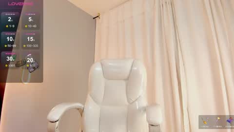 Snapshot of amara_lune chatting on 05/02/26, 01:05 online show from 05/02/26, 01:05