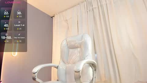 Snapshot of amara_lune chatting on 05/09/26, 03:06 online show from 05/09/26, 03:06