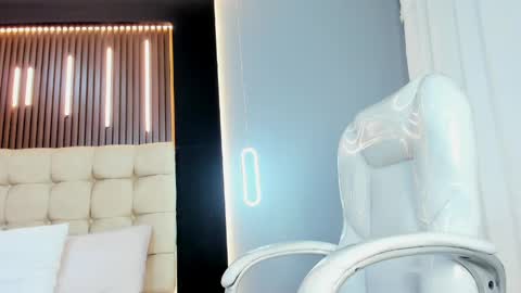 Snapshot of amara_lune chatting on 05/26/26, 02:46 online show from 05/26/26, 02:46