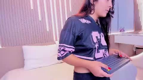 Snapshot of amara_lune chatting on 07/16/26, 03:23 online show from 07/16/26, 03:23