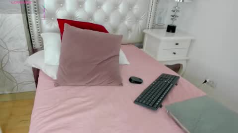 Snapshot of amara_rousse chatting on 10/13/25, 11:54 amara_rousse online show from 10/13/25, 11:54