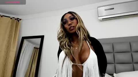 amaraluxe online show from 10/11/25, 02:11