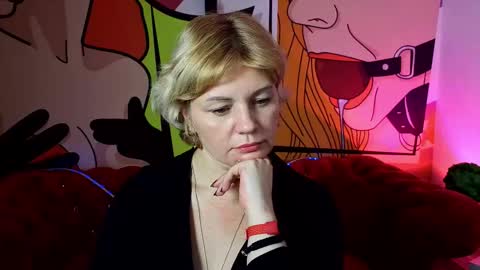 Sofia online show from 11/18/25, 02:54