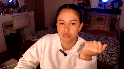 Snapshot of amarat_jolie chatting on 07/02/26, 02:33 Mila online show from 07/02/26, 02:33