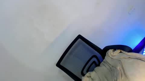 Annika 25yrs old online show from 03/11/25, 01:37