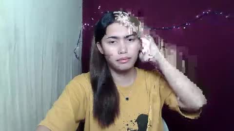 Snapshot of amazing_yella69 chatting on 11/22/25, 11:31 YELLA online show from 11/22/25, 11:31