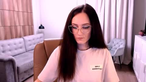 Snapshot of amazingeyes89 chatting on 10/24/25, 10:44 Izza online show from 10/24/25, 10:44