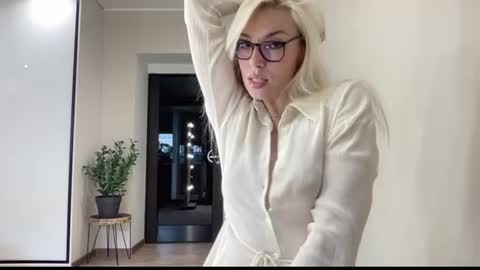 Kelly online show from 06/12/26, 07:51