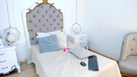 Sara online show from 12/30/24, 02:19