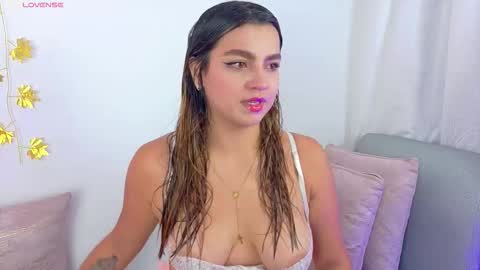 Snapshot of ambar_carterr chatting on 12/15/25, 03:33 Ambar online show from 12/15/25, 03:33