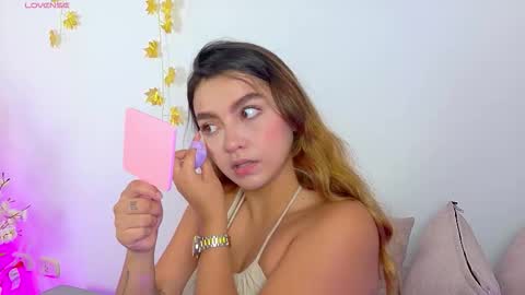 Snapshot of ambar_carterr chatting on 12/16/25, 03:11 Ambar online show from 12/16/25, 03:11