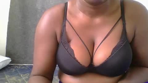 Mia online show from 10/03/25, 11:29