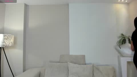 Snapshot of ambarjames_ chatting on 07/04/26, 11:27 Ambar online show from 07/04/26, 11:27